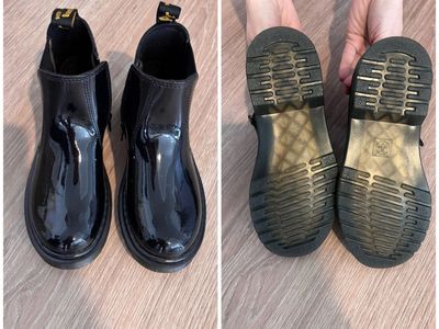 Girls Doc Martens Chelsea Boots NWOT Size 2