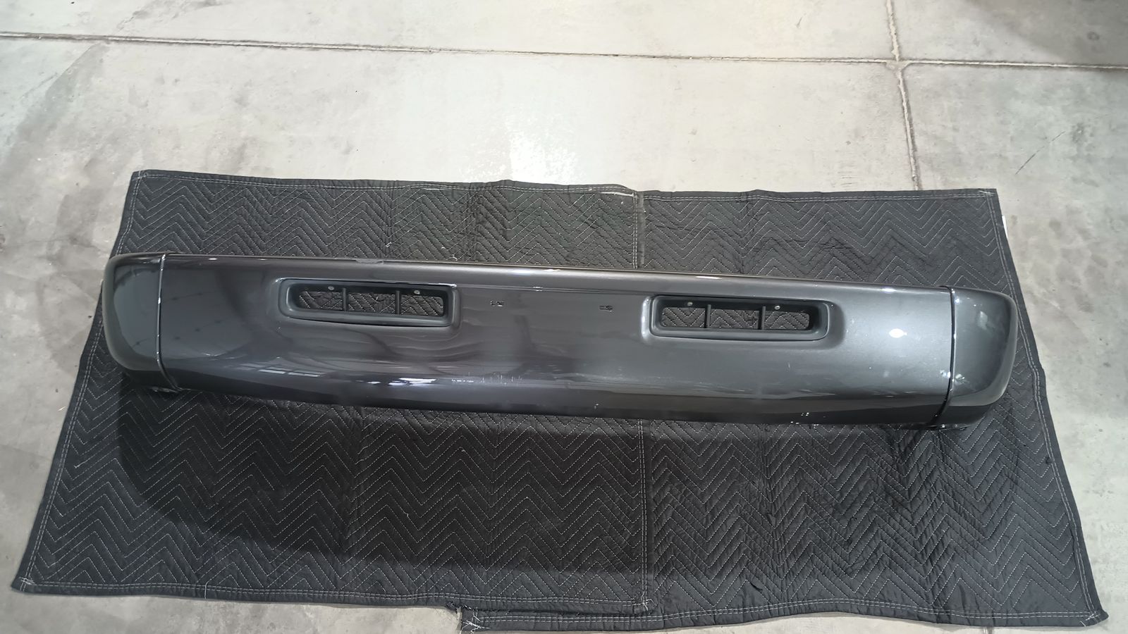 80 series Toyota Land Cruiser OEM front bumper