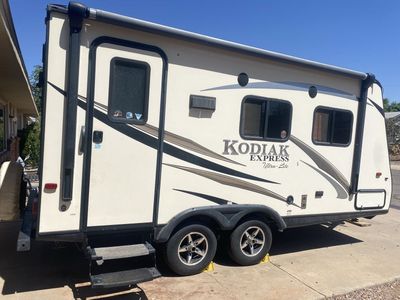 KODIAK ULTRA-LITE TRAVEL TRAILER