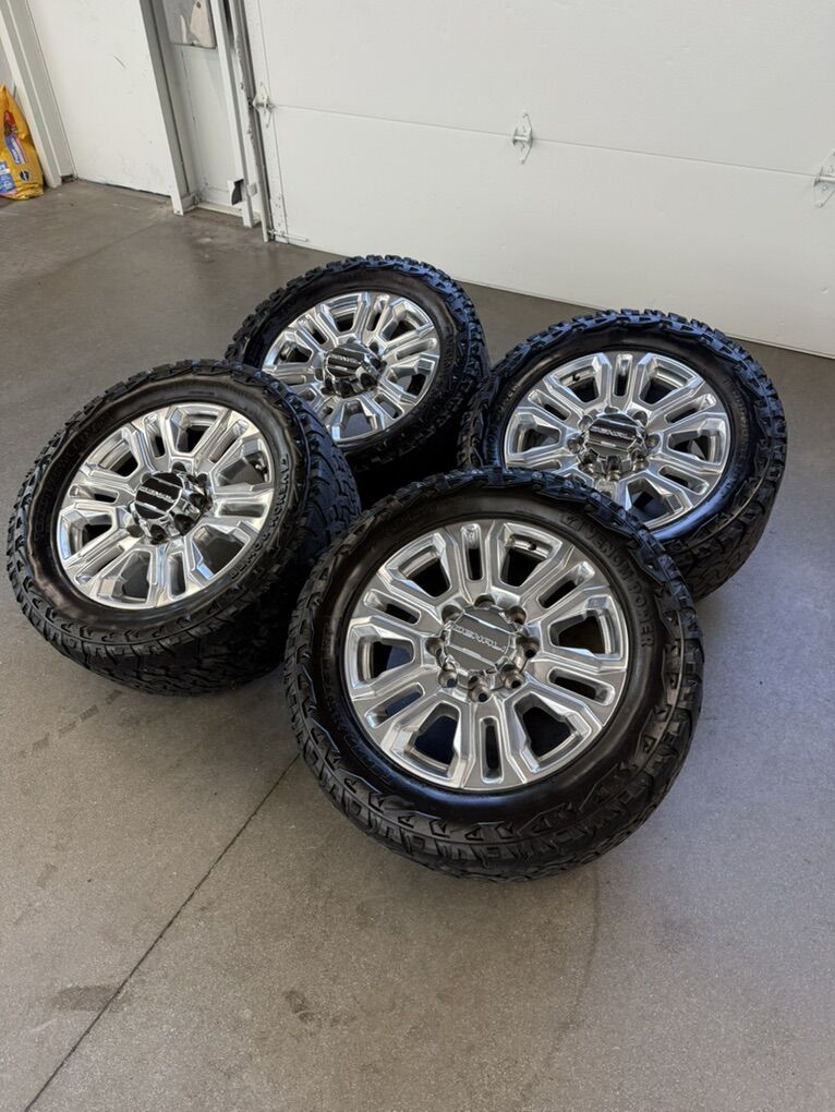 20in Gmc Denali 3500 20in Wheels/ 33 Tires