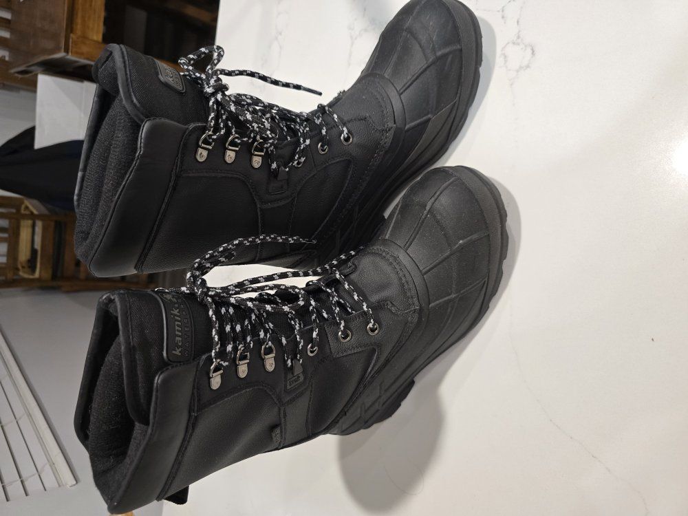 Mens Size 7 Kamik Winter Boots - New
