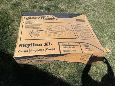 Sportrack skyline XL 18 cubic feet cargo box