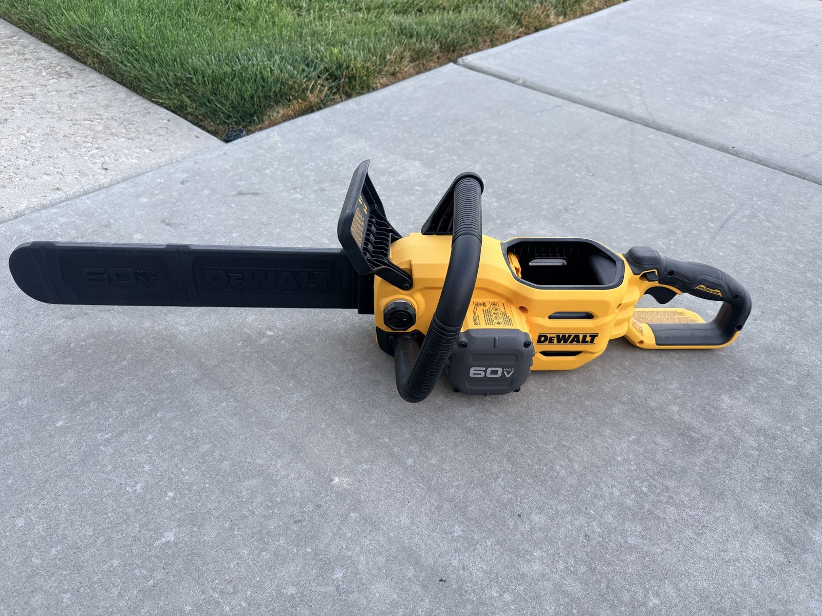 DEWALT DCCS670 60V MAX FlexVolt Brushless Cordless 18 in. Chainsaw Tool Only