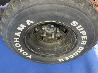 15" x 12" wheels 5x5.5 lug pattern. 31" x 11.5 Tires. Rollers only