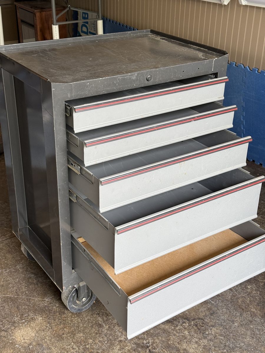 Craftsman Tool Box - 5 drawer tool chest