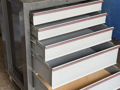 Craftsman Tool Box - 5 drawer tool chest