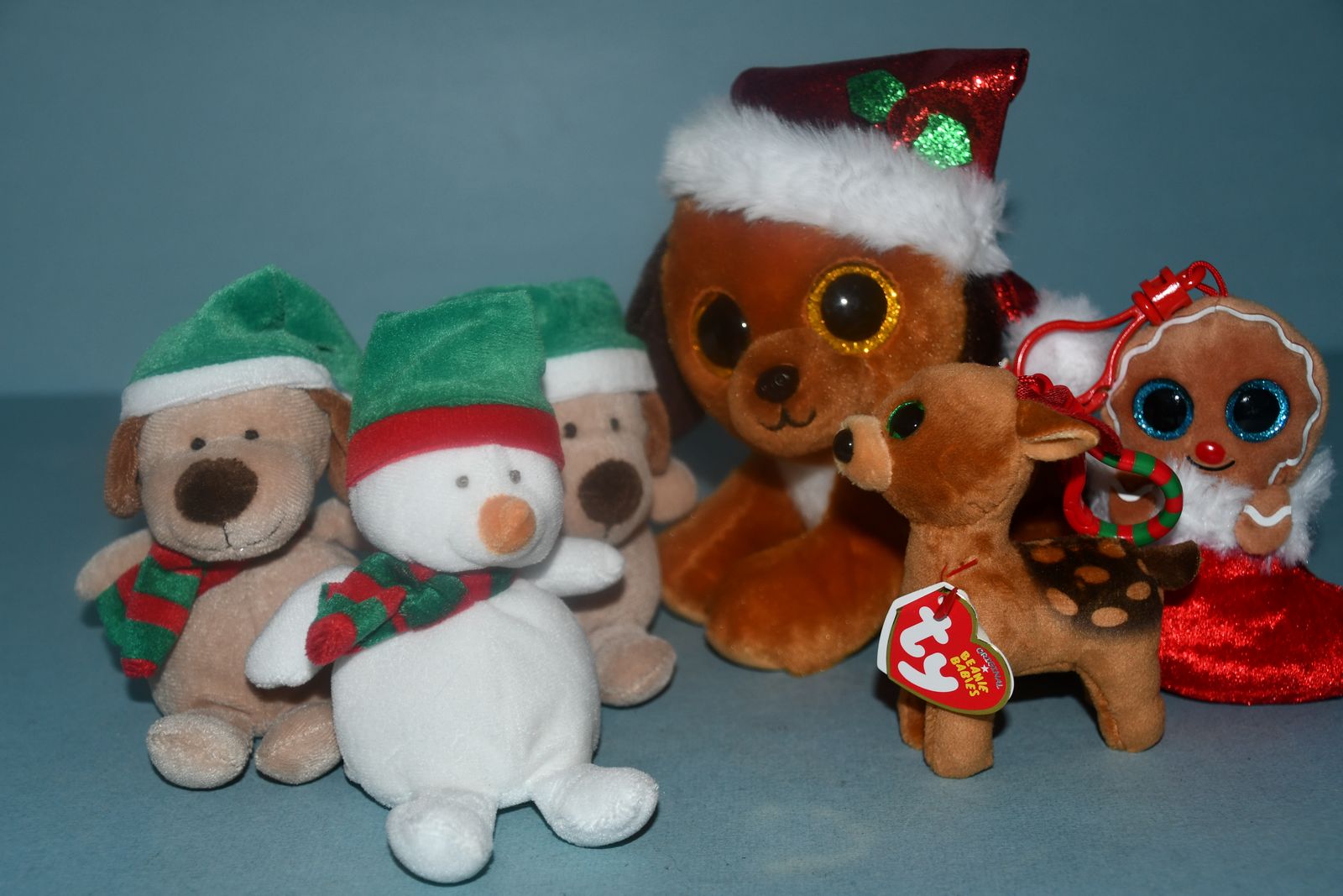 6 TY CHRISTMAS  PLUSH ~ 3 JINGLE BEANIES ~ 2 KEY CLIPS (REINDEER & GINGERBREAD) ~ BEANIE BOOS "HOWLIDAY" DOG ~ ALL FOR $5