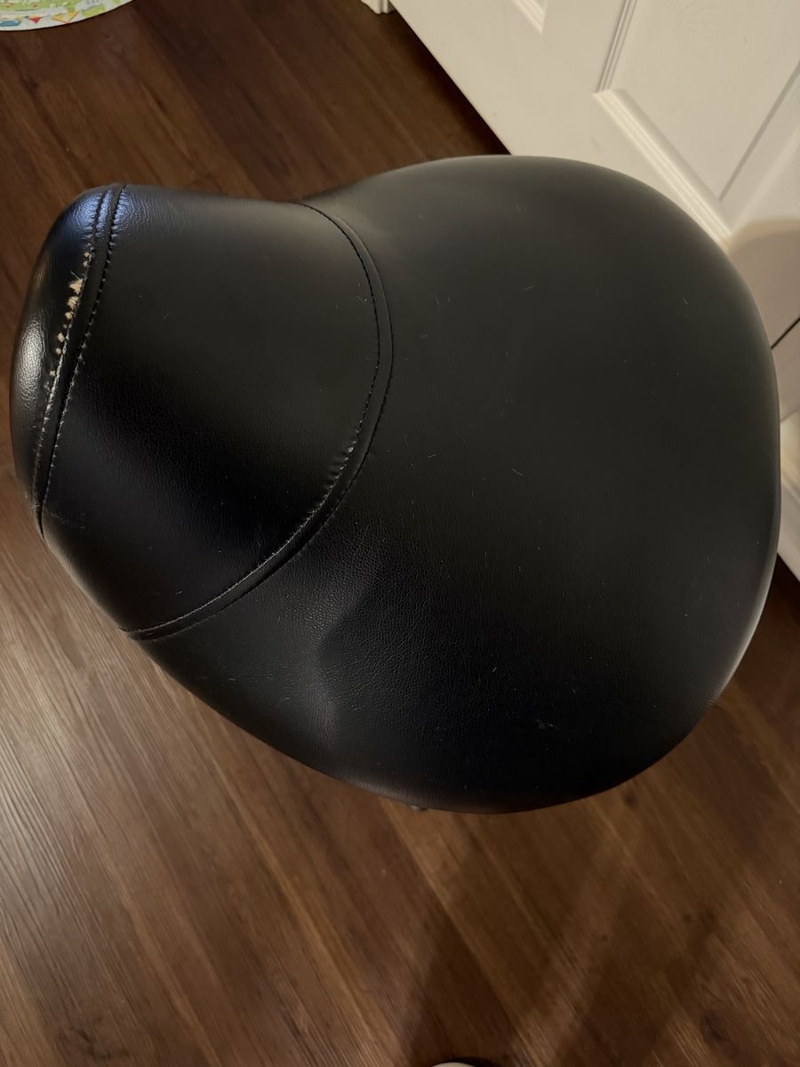 Saddle stool