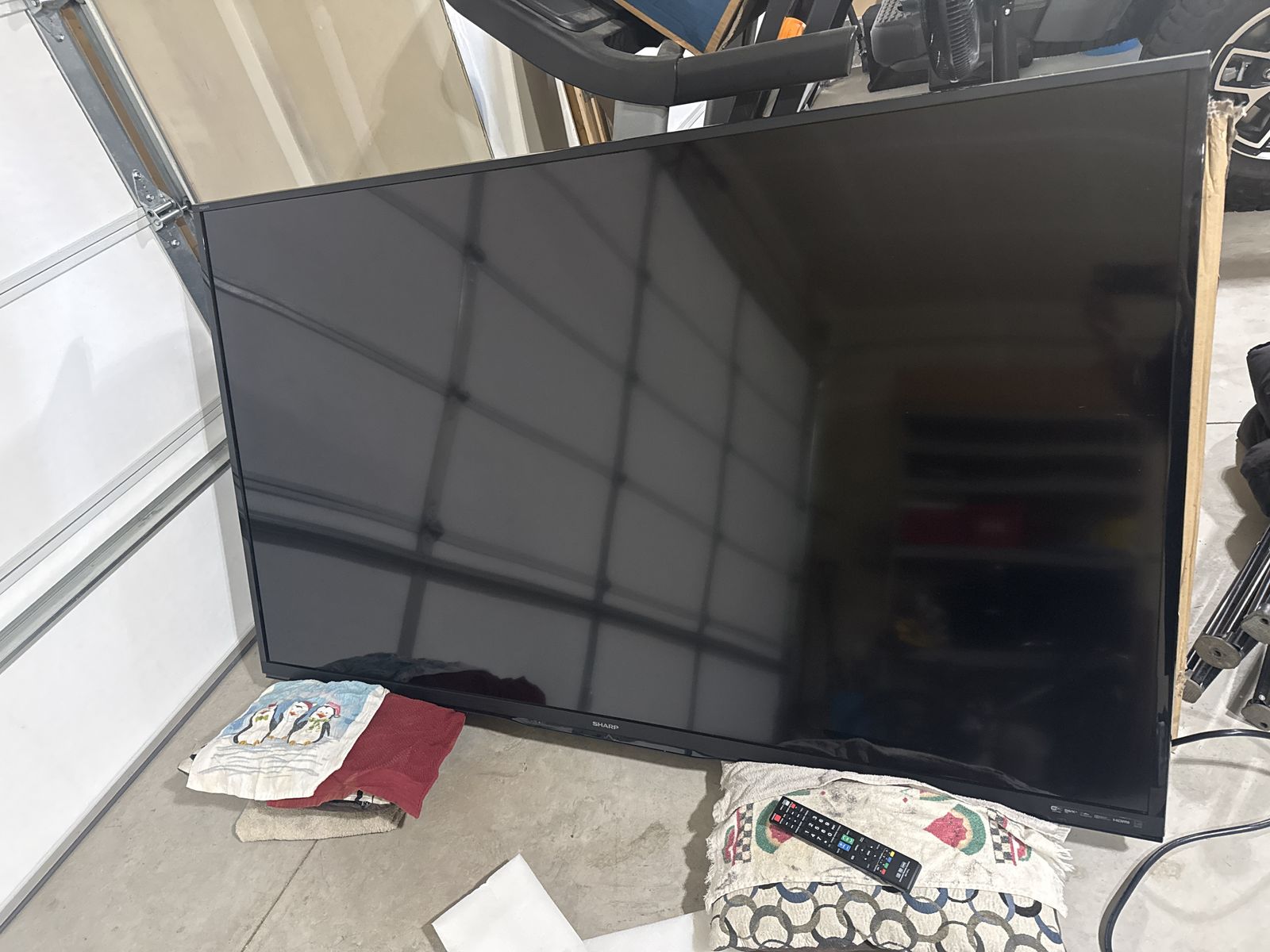 Sharp AQUOS 80” LED Smart TV - LC-80LE650U - Excellent Condition