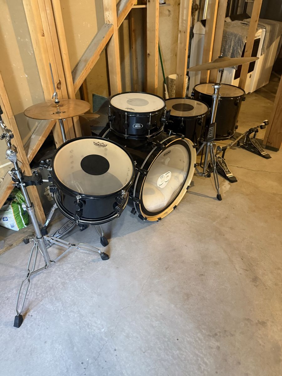 PDP 805 Series 5-Piece Drum Set with Cymbals, Hardware & Mapex Throne