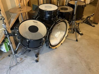 PDP 805 Series 5-Piece Drum Set with Cymbals, Hardware & Mapex Throne