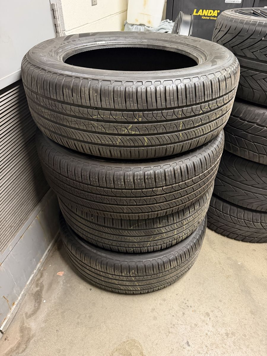 Pirelli Scorpion Zero All Season 255/60R20 113V Tires – Set of 4