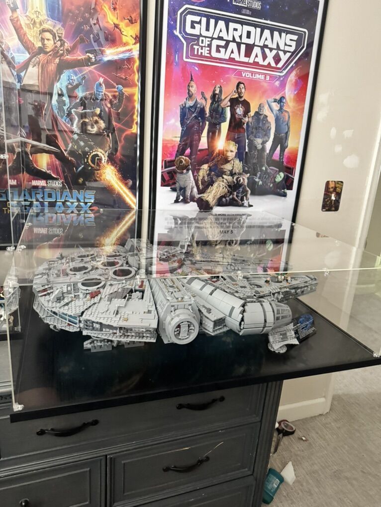 **Lego not included Display case Millennium Falcon