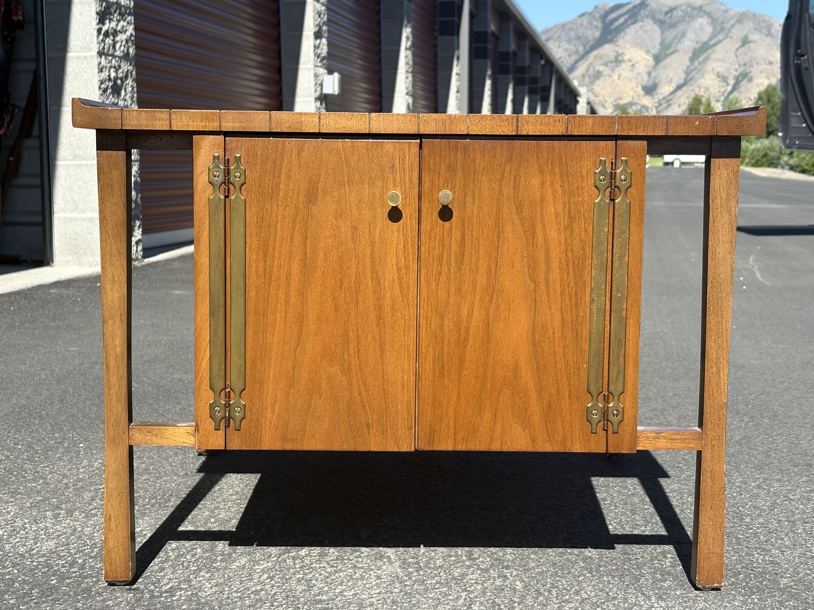 Vintage Drexel Mud Century Modern side table. Wood top. Lots of storage MCM