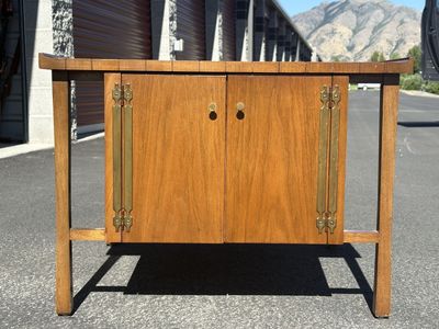 Vintage Drexel Mud Century Modern side table. Wood top. Lots of storage MCM