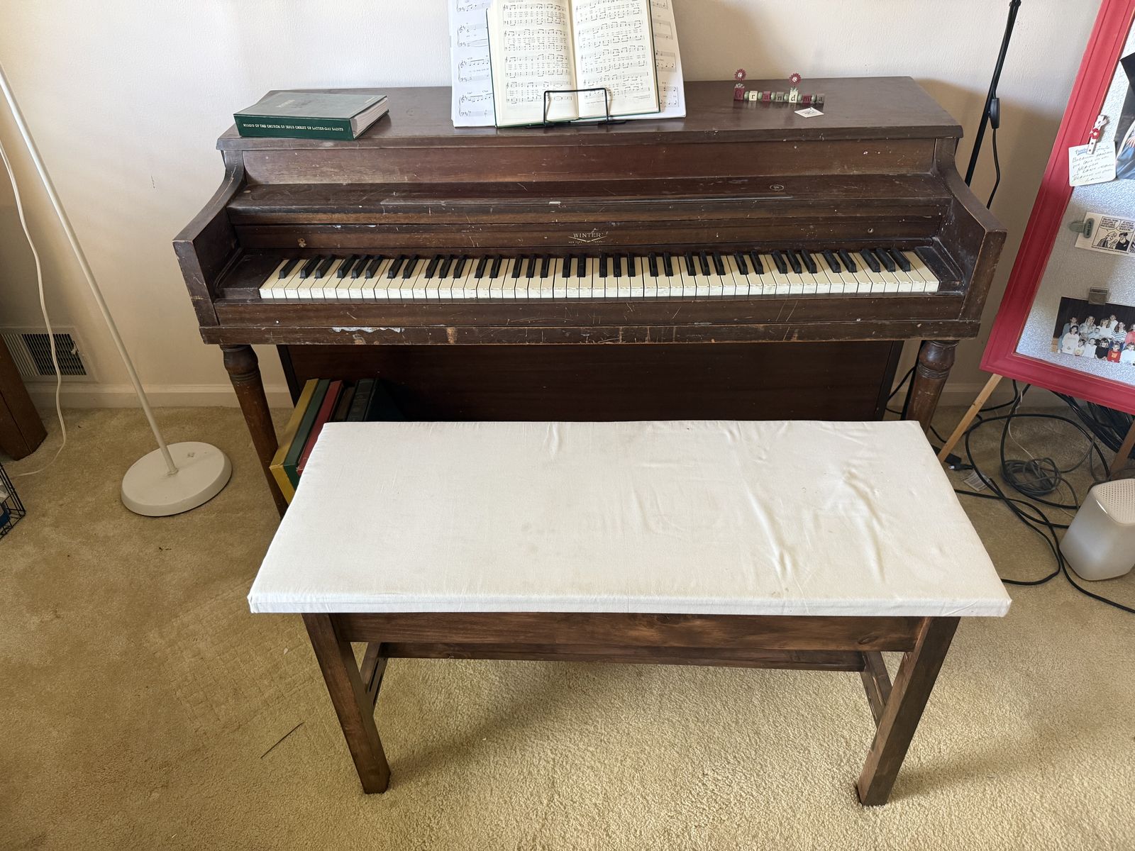 Upright piano