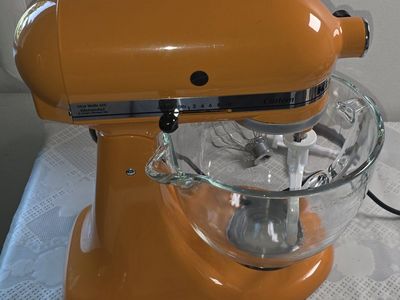 KitchenAid Custom 5 Quart Stand Mixer 325 Watts Vibrant Tangerine Colorway with Glass Bowl.