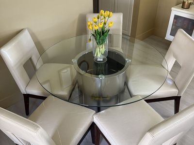 Kitchen table with 5 chairs