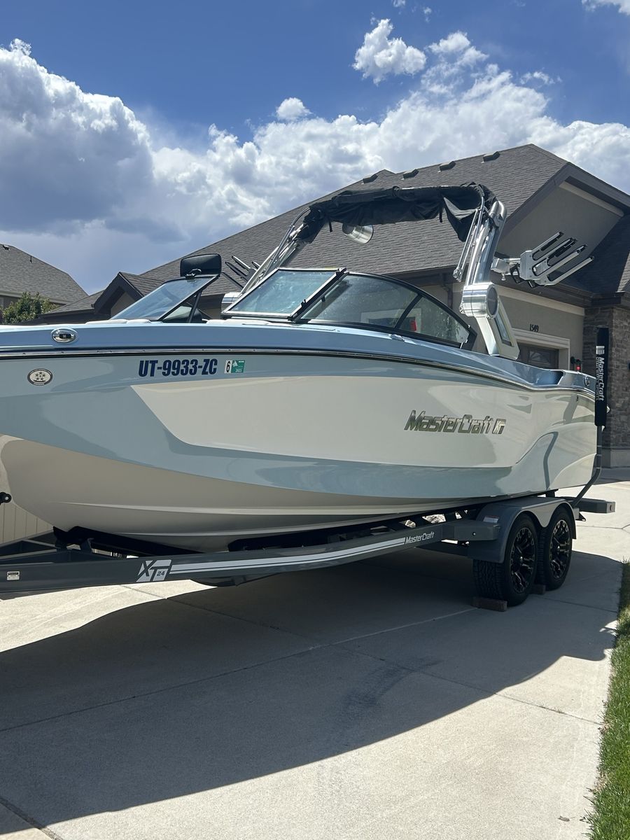 2022 Mastercraft Xt24fully loaded!!