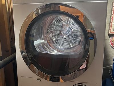 Bosch 800 Series Compact Ventless Electric Dryer – WTG86402UC