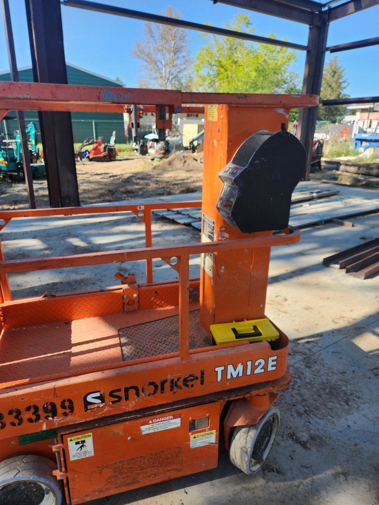 2019 snorkel tm12e vertical mast lift