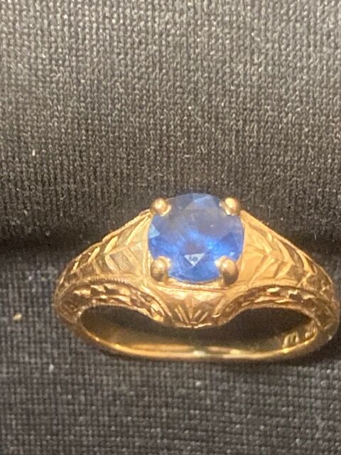 14K Yellow Gold Antique Filigree Design Saphire Ring