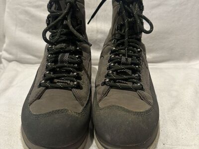 Simms Men’s 8 Gray Felt Bottom Fishing Boots