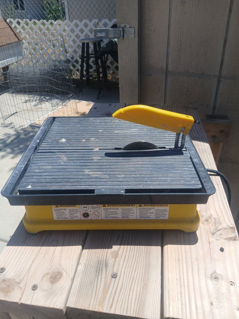 Skill 7" Wet Tile Saw with Adjustable Rip Fence & Bevel, Yellow/Black, Used