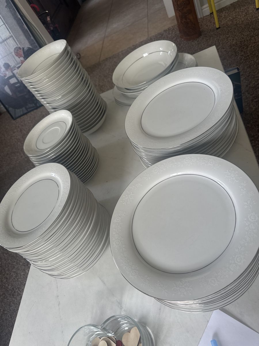 China Plates/bowls/saucers & More