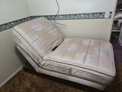 Leggett & Platt Adjustable Bed Base Twin Size with Mattress - Electric Control