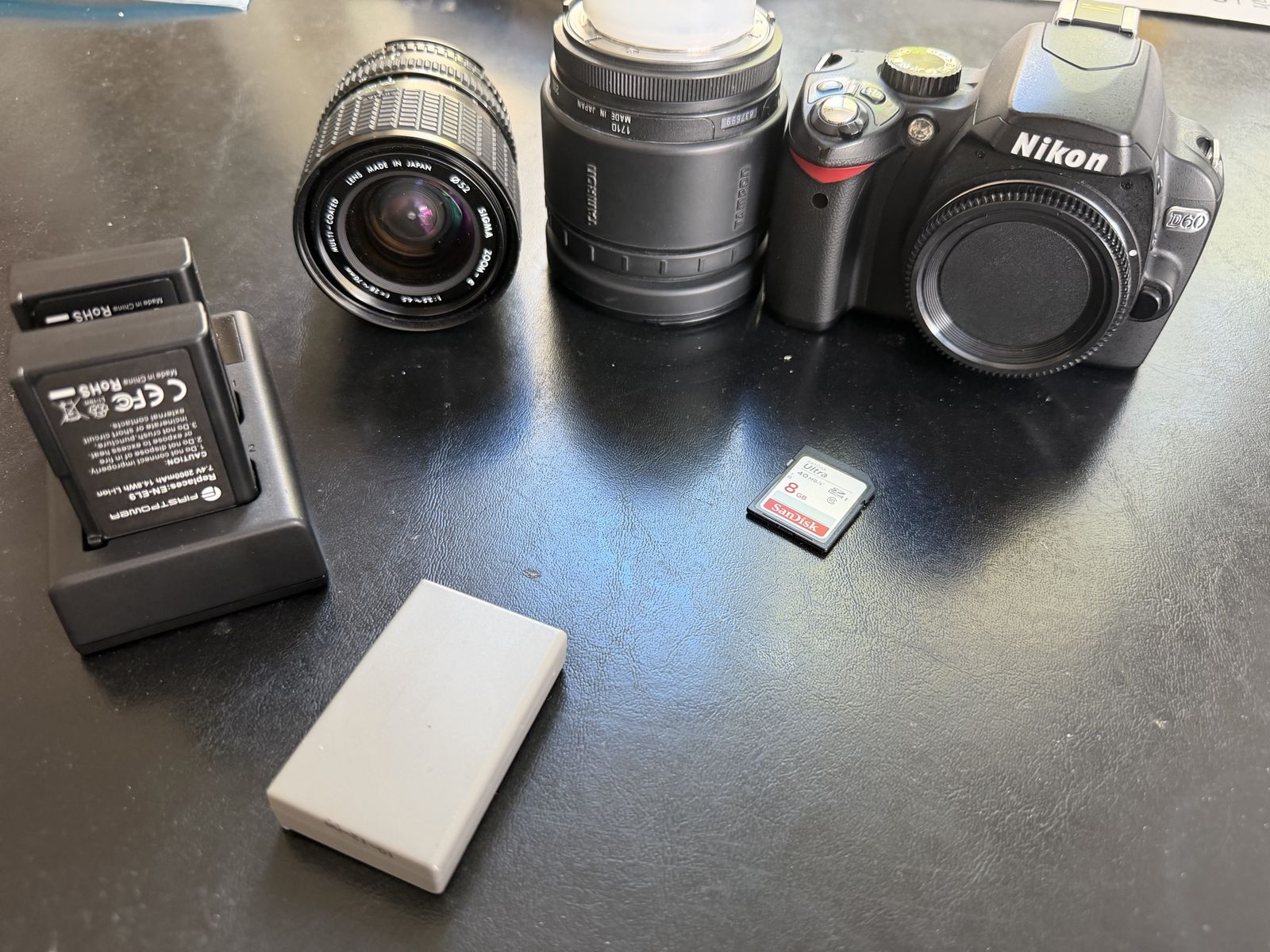 near New Nikon D60 Kit