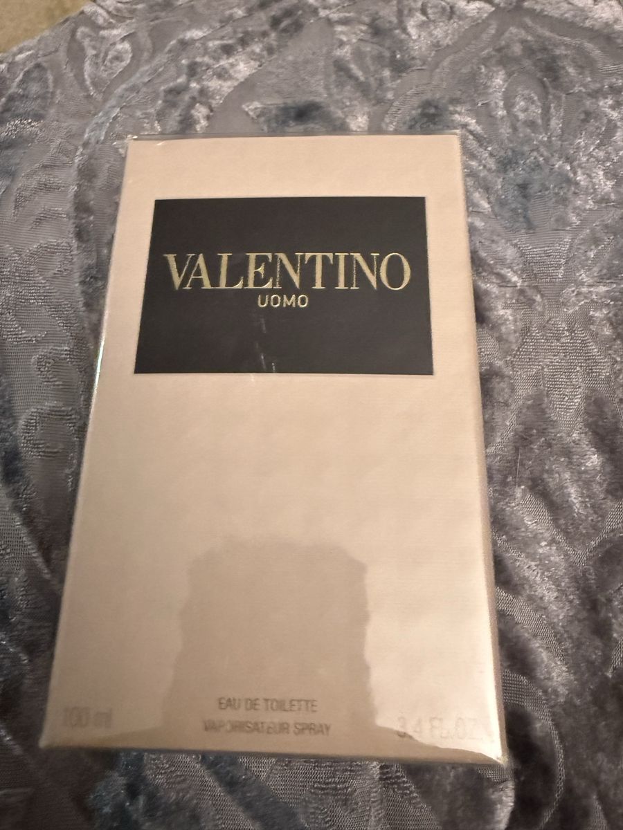 Men’s Valentino Oumo