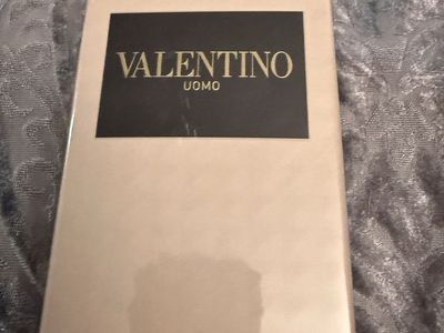Men’s Valentino Oumo