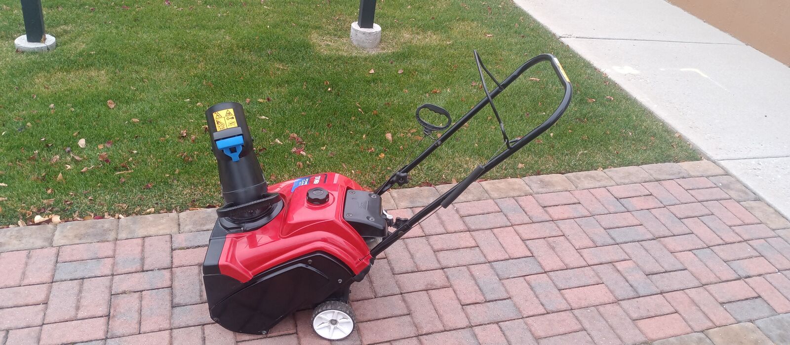 TORO POWER CLEAR SNOW BLOWER. SERVICED.