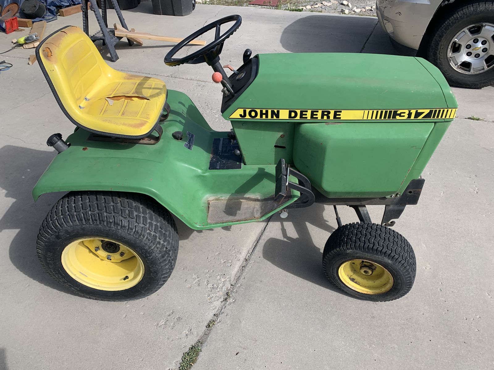 Working John Deere 317 Garden Tractor with Attachments