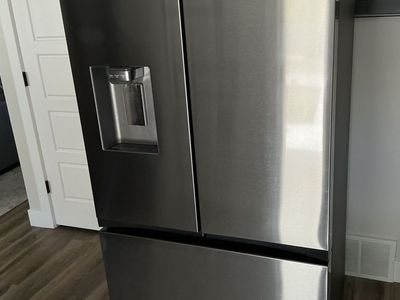 Samsung Refrigerator Freezer $600