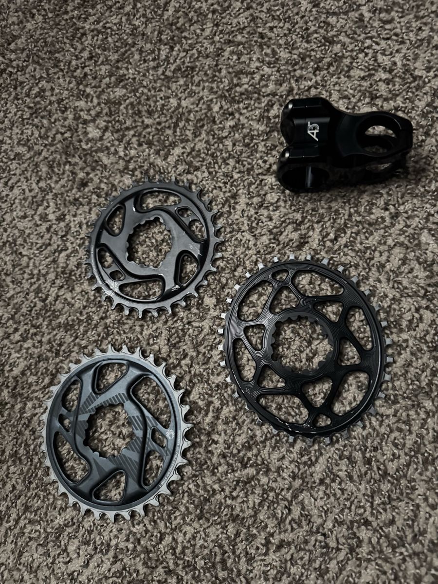 SRAM chainrings, absolute black chainring, I9 stem.