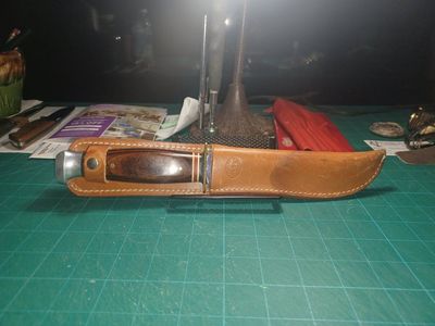 KABAR fixed blade hunting knife
