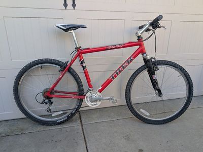 Trek 6000. 27 spds, Rock Shox, size L