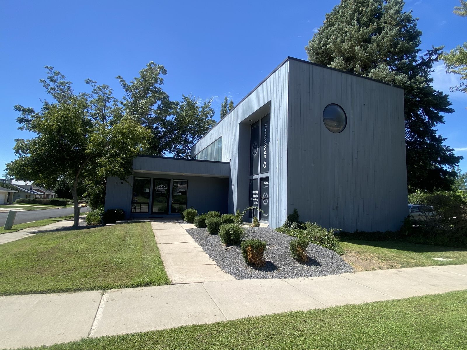 Amazing Commercial Space For Rent, Convenient Location in Desirable Bountiful! Available on August 12th!