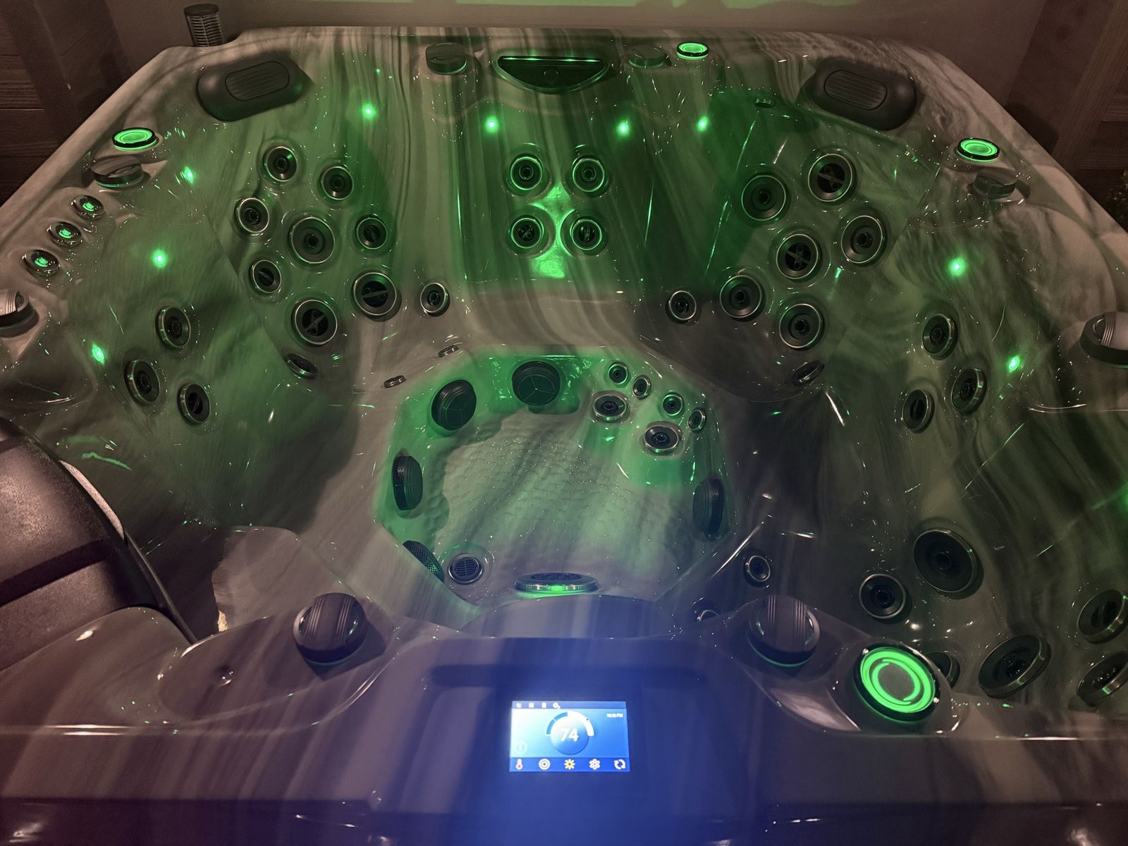 New fully loaded Hot Tub