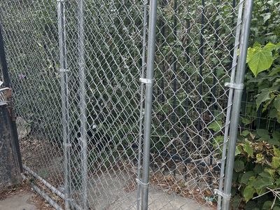 Dog Kennel: Chain Link