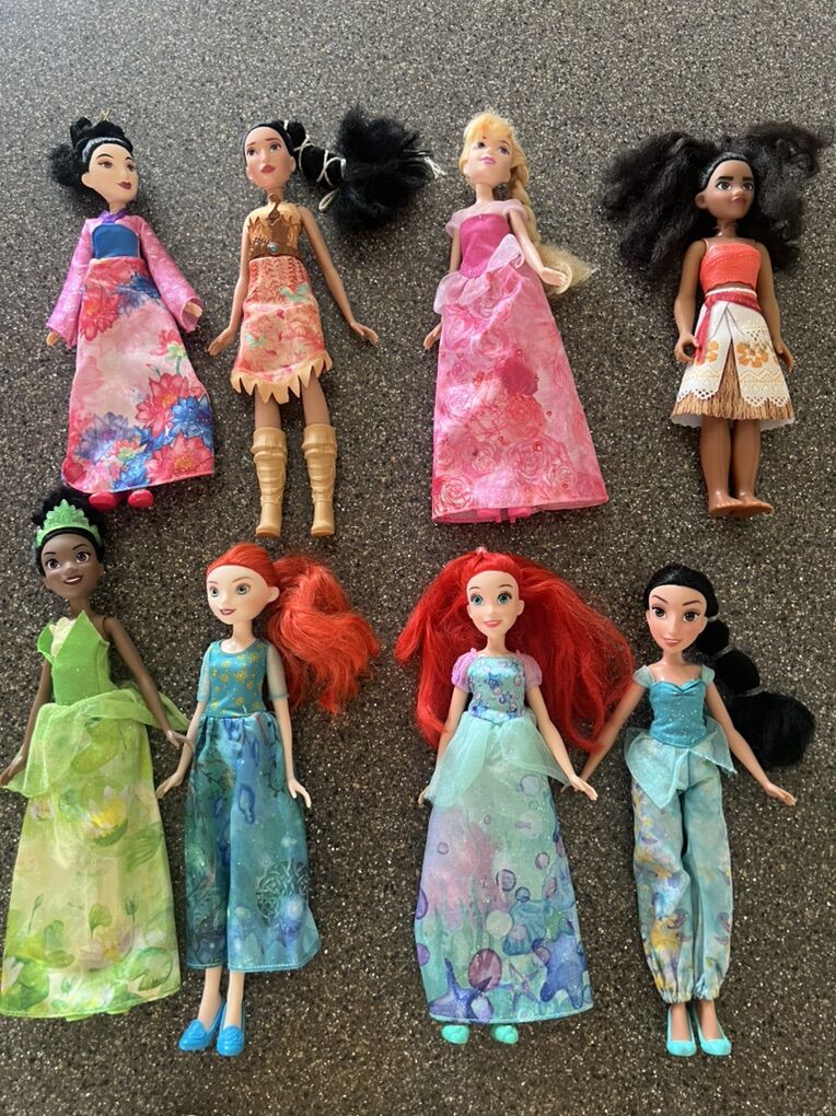 8 Disney Princess Dolls- Excellent Condition