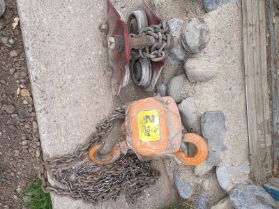 Hoist with beam trolley