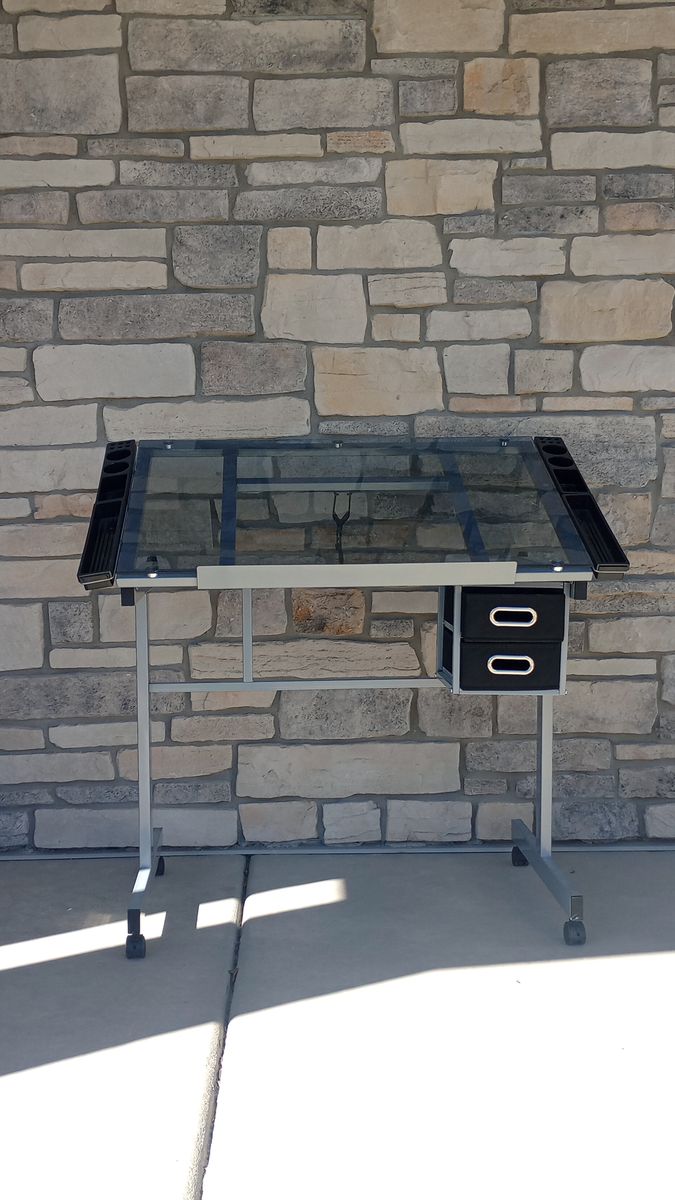 Zen style drawing desk