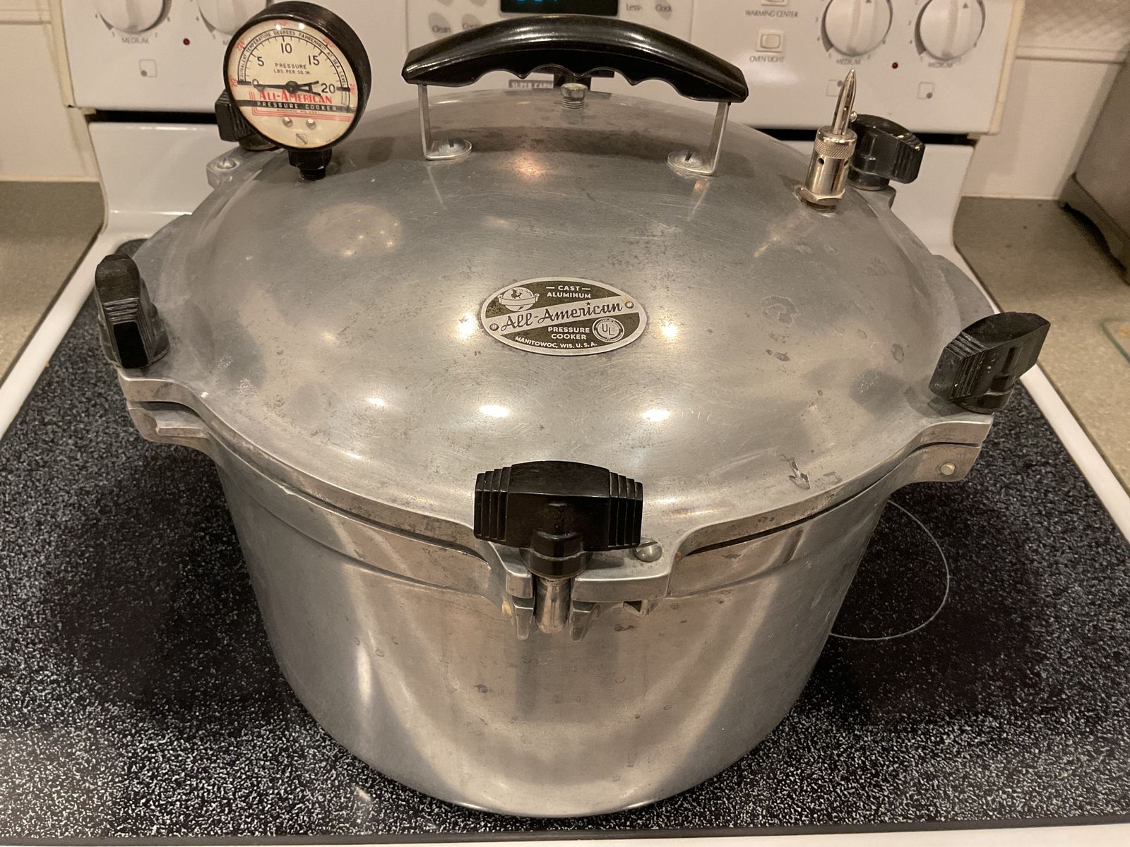 No 7 - ALL AMERICAN PRESSURE COOKER CANNER 15 1/2 Quart