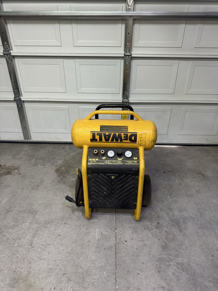 Dewalt 4.5 Gallon Compressor
