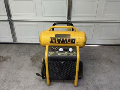 Dewalt 4.5 Gallon Compressor