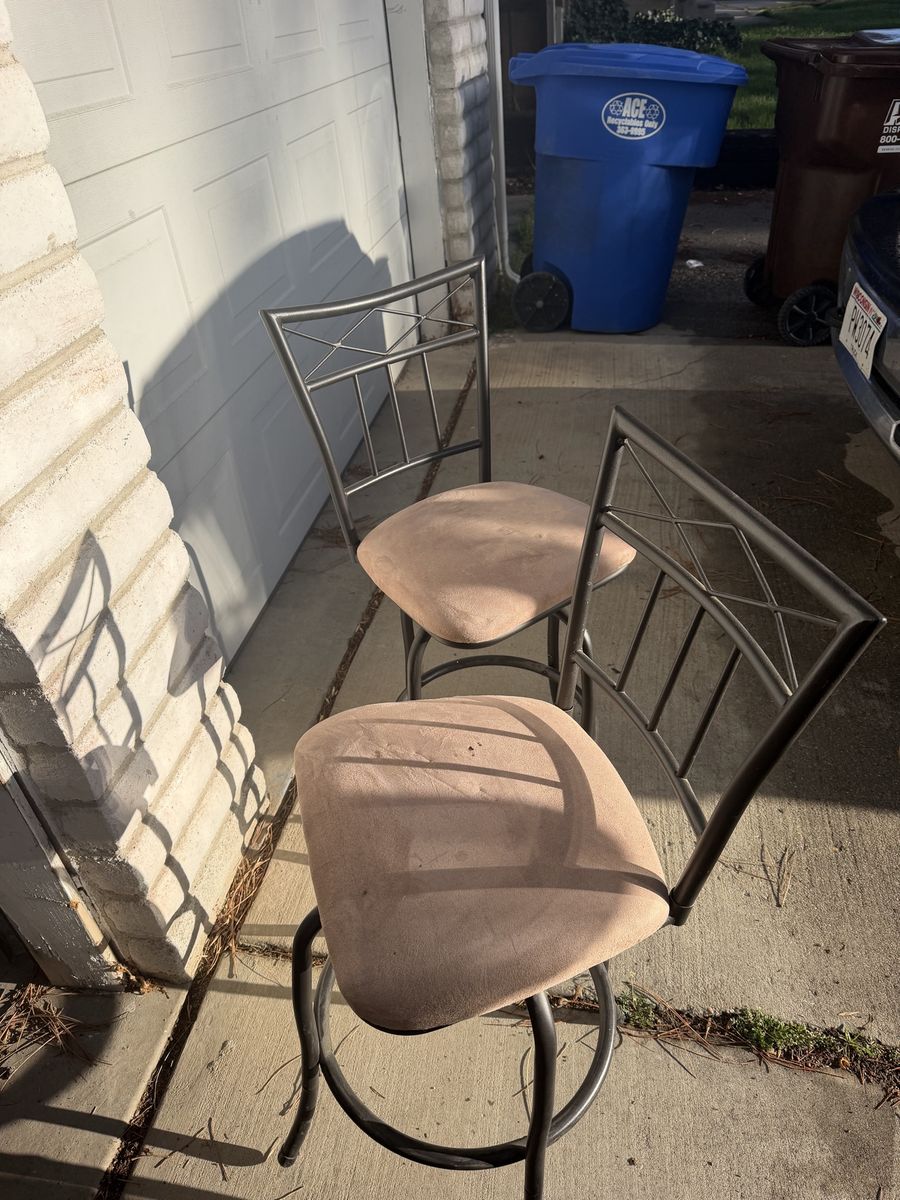 2 stools