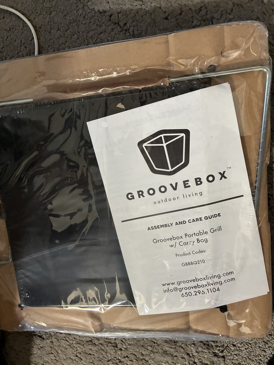Groove box portable grill w/carrying case